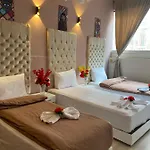 La Vida Hotel